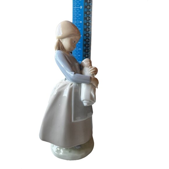 Lladro Girl Holding Baby Figurine 9" Tall Porcelain Spain Collectible sculpture - Picture 16 of 16